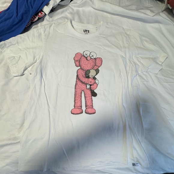 KAWS x Uniqlo Pink BFF Tee never worn new size - Picture 1 of 4